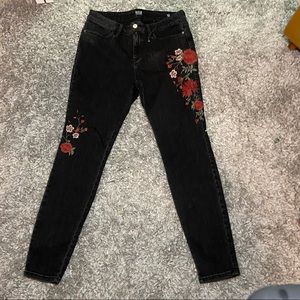 Rose stitched black stretchy jeans!